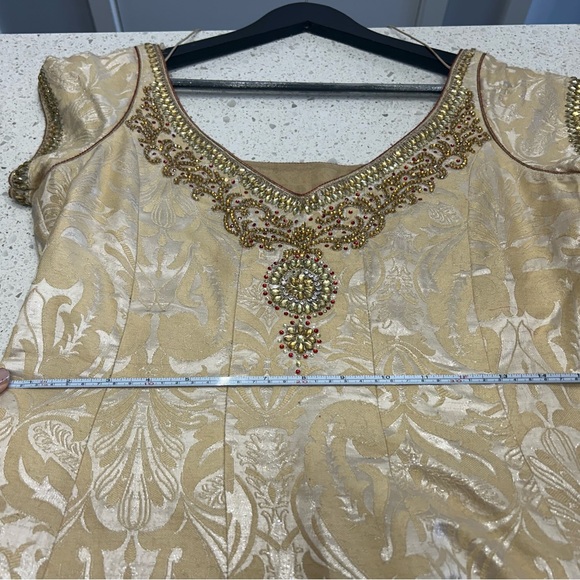 Indian / Punjabi suit - Picture 6 of 10